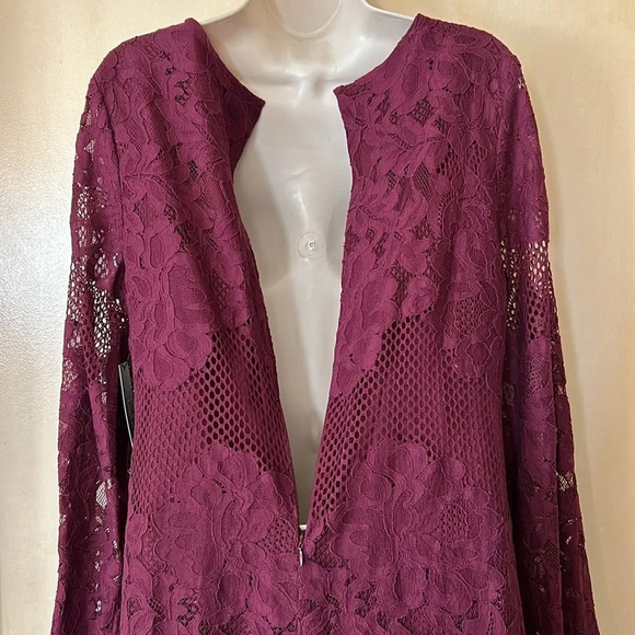 Lulus cranberry lace shift dress with bell sleeves size M - Picture 11 of 14